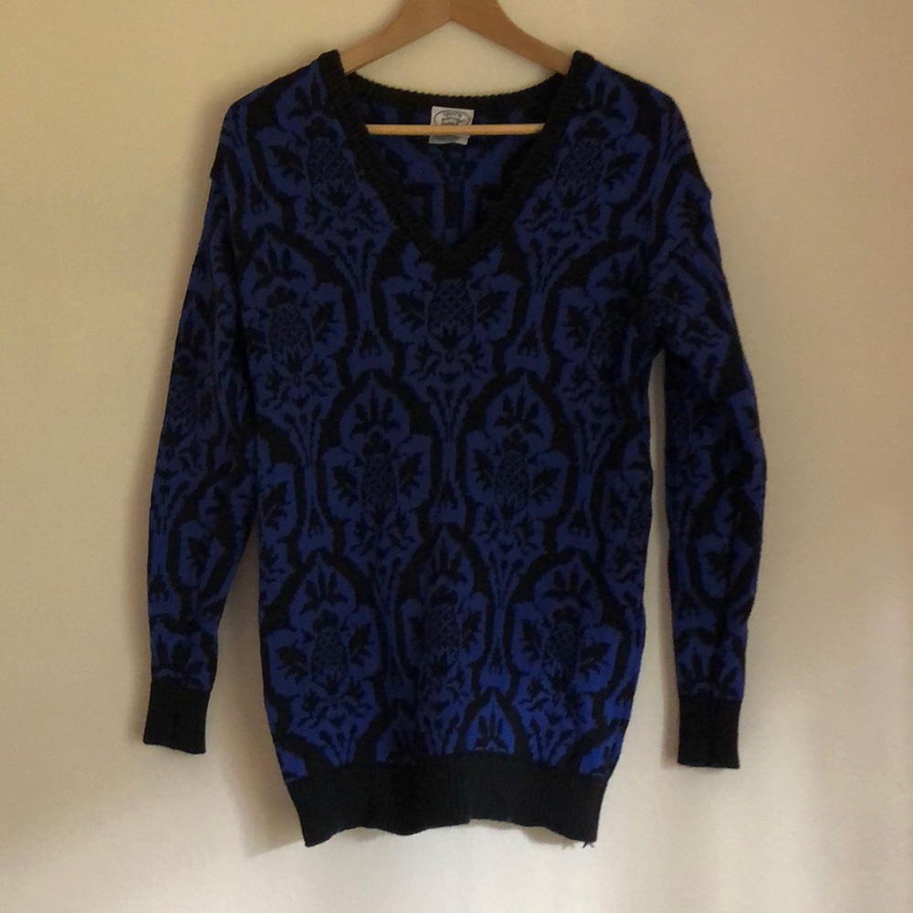 Vintage, patterned, v-neck sweater